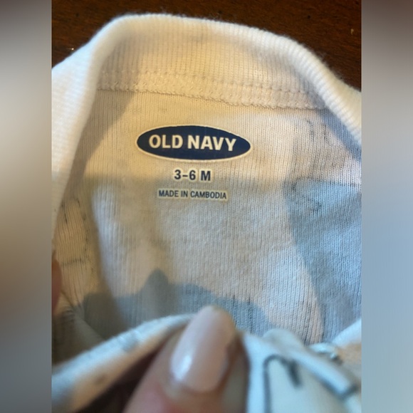 NWOT Old Navy Gender Neutral Footed Onesie Size: 3-6 Month - Picture 3 of 5